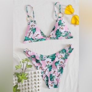 Floral Ring Linked Triangle
Bikini Swimsuit
Size:S